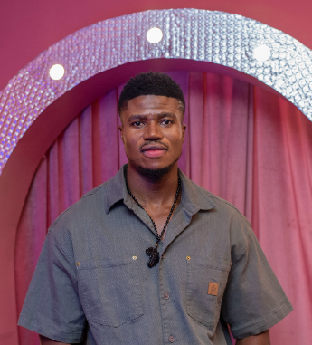 Zicsaloma reacting to claims about using makeup foundation